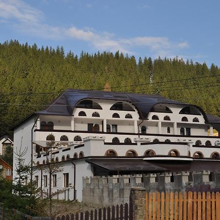 The Castle Apartment Gura Humorului Exterior photo